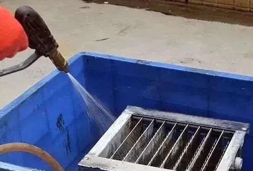 油煙凈化器老化了怎么辦？環(huán)保設(shè)備廠家給出專(zhuān)業(yè)建議